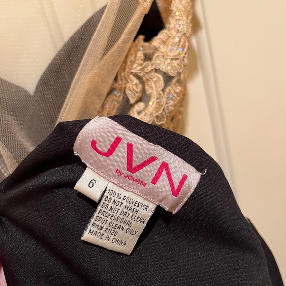 Prom / Evening Gown JVN by Jovani Size 6 - Picture 5 of 6